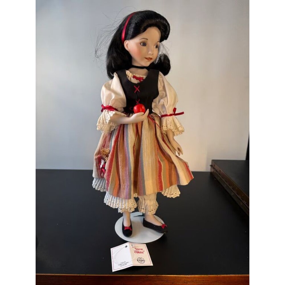 Snow White Porcelain Doll Knowles Fairy Tale Boxed Certificate Hang Tag Apple